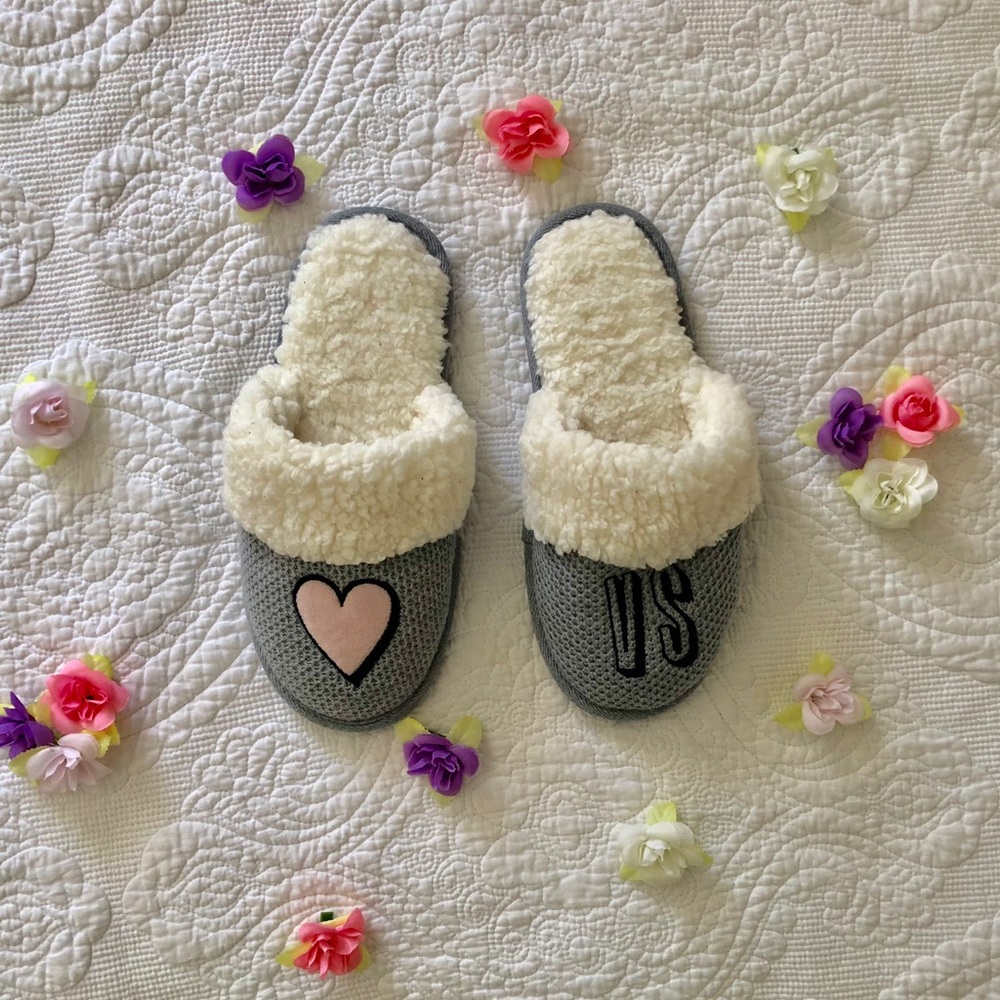 Victoria’s Secret Slippers 💗